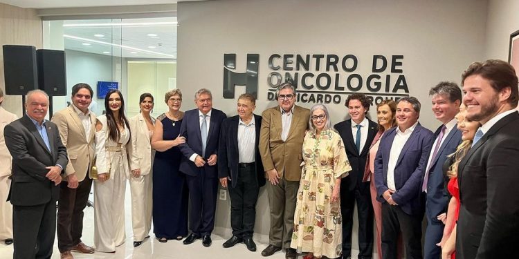 Murilo Galdino prestigia inauguração do Help e destaca importância de hospital para a população