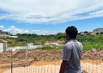Secretário percorre ruas com problemas de alagamentos e solução será dada o mais breve para evitar transtorno