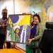 Ministra é presenteada com obra de arte de artista plástico indígena da Paraíba