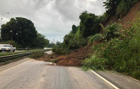 Prefeitura planeja retirada de casas de cima da barreira do Castelo Branco