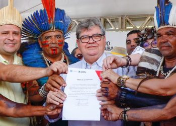 João autoriza novos investimentos e faz entrega de ações em homenagem ao Dia dos Povos Indígenas