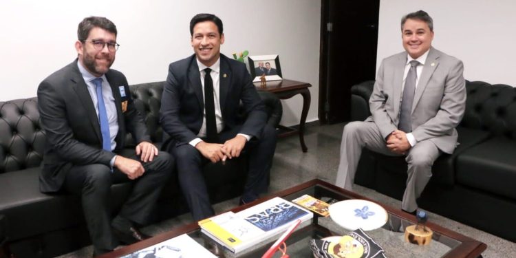 Efraim Filho garante apoio à tramitação e aprovação de crédito internacional para CG no Senado