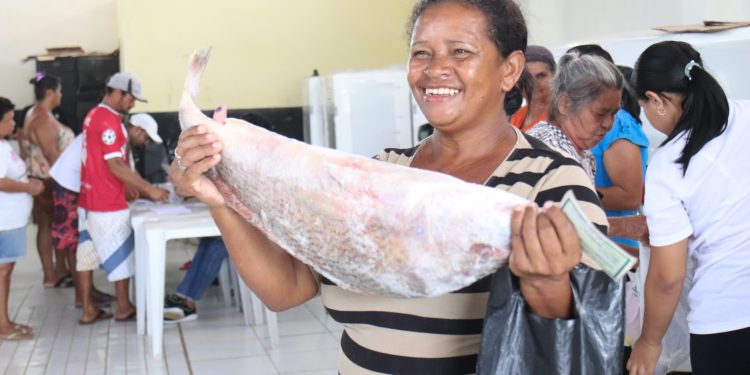 Prefeitura de Conde beneficia mais de 8 mil famílias com distribuição de peixe da Semana Santa