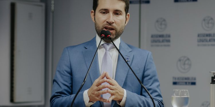 Michel Henrique apresenta projeto para prevenção de atentados em escolas e creches da Paraíba