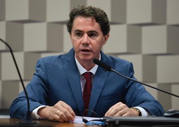 Senado aprova relatório de Veneziano a projeto que obriga divulgação de trabalhos de conclusão de cursos de graduação