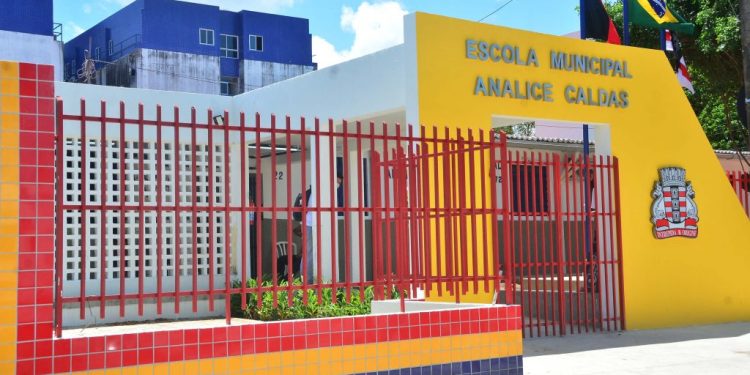 Prefeitura da Capital vai entregar 18ª escola reformada e avança com obras em mais 34 unidades de ensino