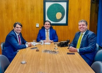 Em Brasília, Leo Bezerra pleiteia emendas parlamentares para João Pessoa