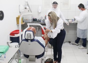 Prefeitura de Conde entrega próteses dentárias do programa “É Tempo de Sorrir”