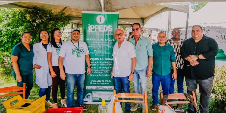 Prefeito da capital visita Projeto + 1 Peixe, que promove Semana Santa Solidária