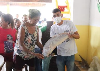 Prefeitura de Conde faz distribuição do peixe da Semana Santa à população