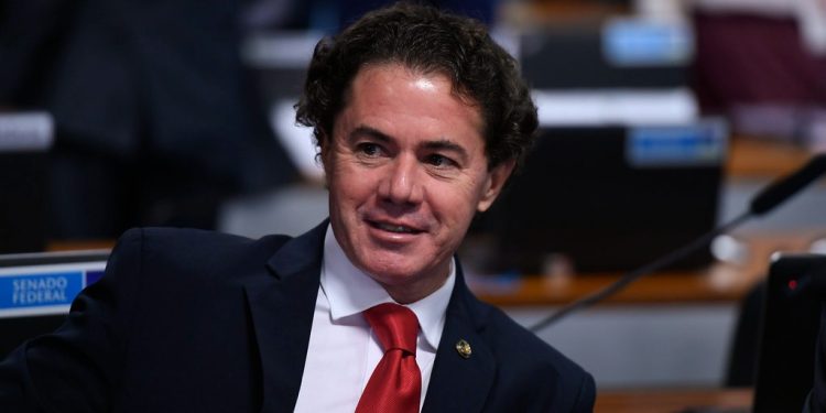 Atuação de Veneziano no debate sobre preço dos combustíveis e energias renováveis é destaque na mídia nacional