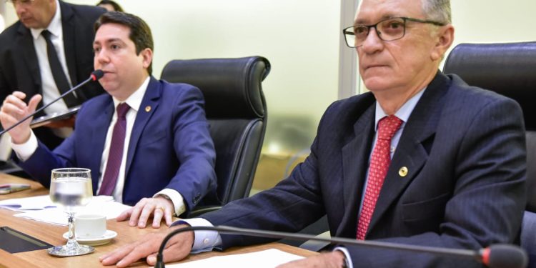 Comissão aprova parecer da PEC que eleva idade máxima para escolha de membros do TCE-PB