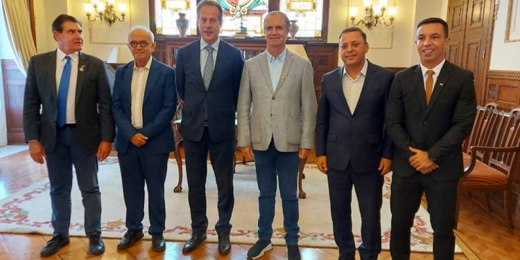 Em Aveiro, Cícero Lucena faz parcerias para otimizar Espaços Maker da Rede Municipal