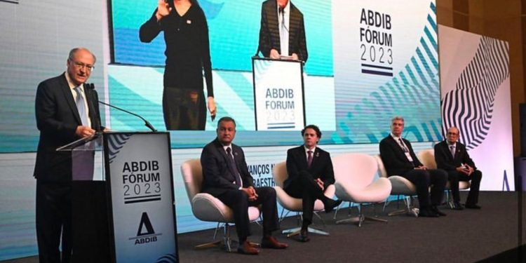 Alckmin e Veneziano participam de Fórum sobre avanços na Infraestrutura e Reindustrialização