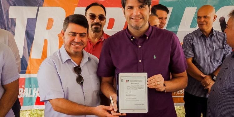 Leo Bezerra assume gestão municipal e autoriza pavimentação de ruas no Grotão