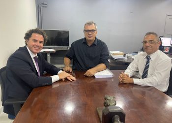 Veneziano participa da assinatura da Ordem de Serviço das obras de recuperação da BR 412, no Cariri