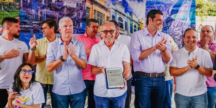 Cícero Lucena reassume Prefeitura e autoriza pavimentação de vias no José Américo