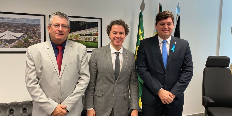 Veneziano, Taciano Diniz e Romualdo Quirino tratam de investimentos para a Paraíba com o Ministro Waldez Góes