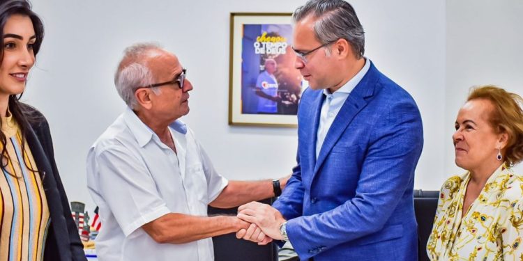 Cícero Lucena recebe embaixador do Azerbaijão e discute parcerias econômicas e de viés humanitário