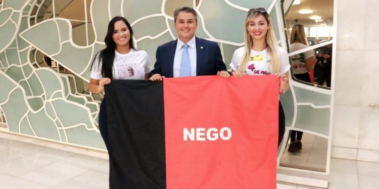 Efraim celebra garantia de verba para piso da enfermagem: “Vitória dos nosso heróis”