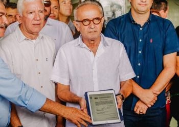 Cícero inicia maratona de ações em Mangabeira com autorização para reestruturação da coberta do Mercado Público