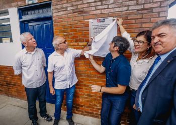Cícero entrega reestruturação da Escola Municipal Zumbi dos Palmares