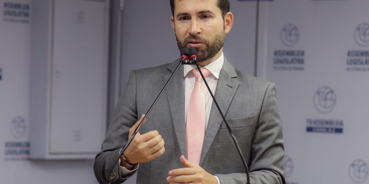 Michel Henrique instala Frente Parlamentar em defesa da saúde mental e da pessoa neurodivergente