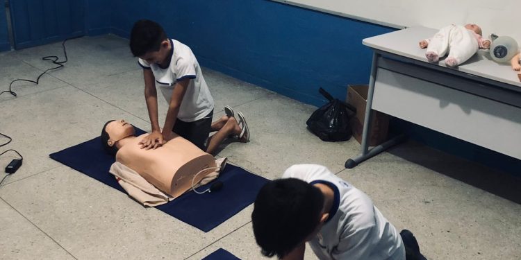 Projeto Samuzinho nas Escolas capacita mais de 1 mil alunos com ensino de primeiros socorros
