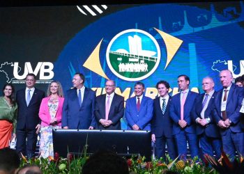 Alckmin e Veneziano representam as Presidências da República e do Senado na abertura da Marcha dos Vereadores