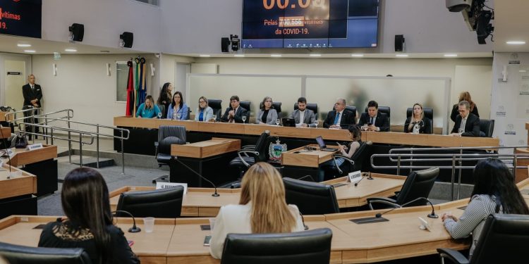 ALPB instala Frente Parlamentar em Defesa da Saúde Mental e Pessoas Neurodivergentes