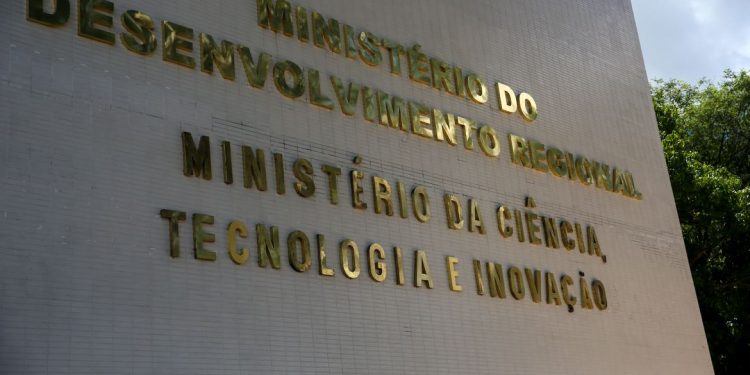 Governo federal autoriza concurso para Ciência e Tecnologia com 814 vagas