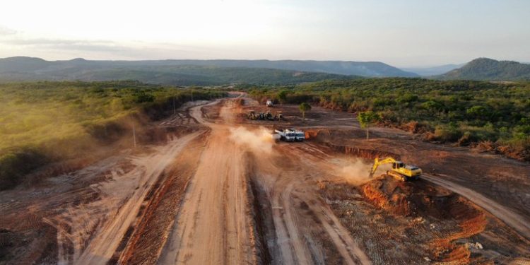 Governo do Estado investe mais de R$ 30 milhões na pavimentação de rodovia no Alto Sertão