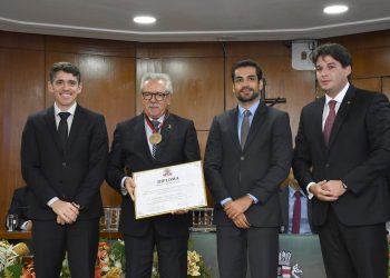 Câmara de João Pessoa entrega Medalha e Título de Cidadão a Fernando Catão