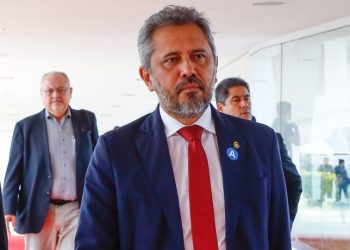 Governador do Ceará defende energias renováveis e Reforma Tributária “equilibrada” em reunião do Consórcio Nordeste