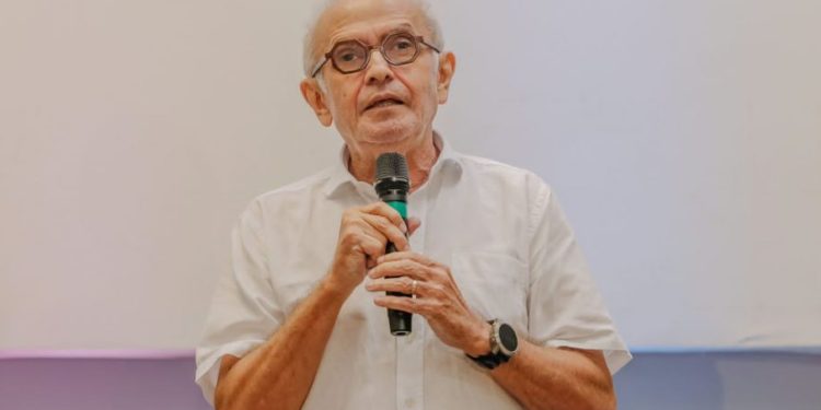 Cícero Lucena anuncia pagamento do piso da Enfermagem em João Pessoa