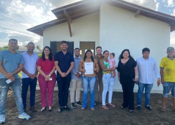Governo entrega casas e assina termo para construção de mais unidades do Programa Parceiros da Habitação em Itapororoca