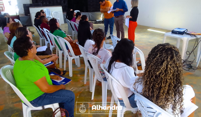 Educação de Alhandra faz reunião administrativa para o planejamento dos festejos juninos com a promoção da valorização cultural