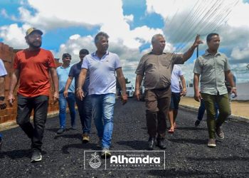 Prefeito de Alhandra vistoria obras de pavimentação em asfalto na localidade de Mata Redonda