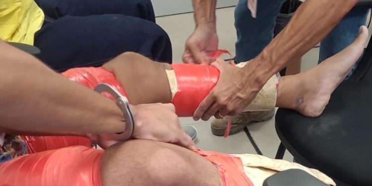 Homens são presos com drogas no corpo no Aeroporto Castro Pinto