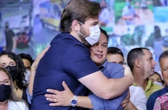 Efraim Filho firma apoio do União Brasil à reeleição de Bruno Cunha Lima em 2024