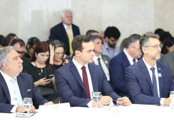 Vice-governador discute medidas de combate à violência nas escolas em reunião convocada por Lula