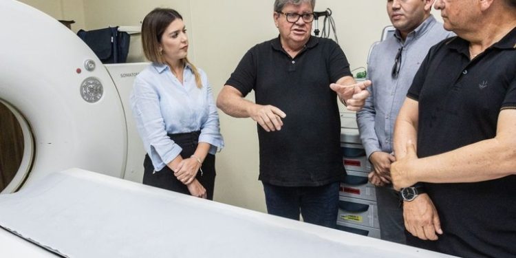 João inaugura Cidade Madura e entrega centro de hemodiálise, tomógrafo e ambulância em Monteiro