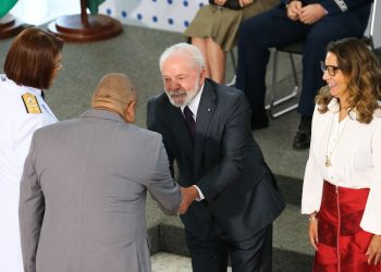 Marinha promove primeira mulher negra a oficial-general