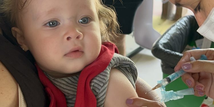 Campina Grande aplica mais de 8 mil doses no dia D de imunização