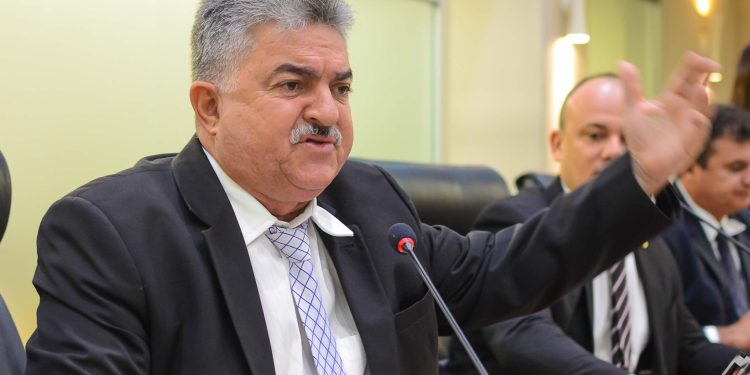 João Gonçalves pede respeito após Walber taxá-lo de “figura folclórica de dar caixão e frequentar enterro”