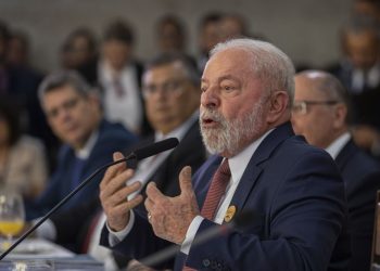 Lula afirma que não vai transformar escolas em prisão