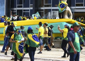 AGU processa 27 pessoas que postaram nas redes durante atos golpistas