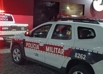 PM embarga estabelecimento que vendia bebida alcoólica a menores de idade