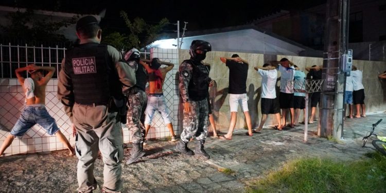 Polícia Militar e Gaeco cumprem mais de 25 mandados de prisão na Paraíba
