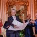 Lula assina e entrega diploma do Prêmio Camões a Chico Buarque